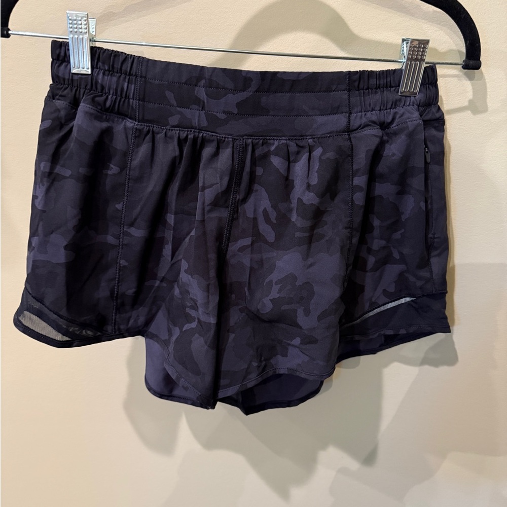 Lululemon 4” Hotty Hot Low-Rise shorts